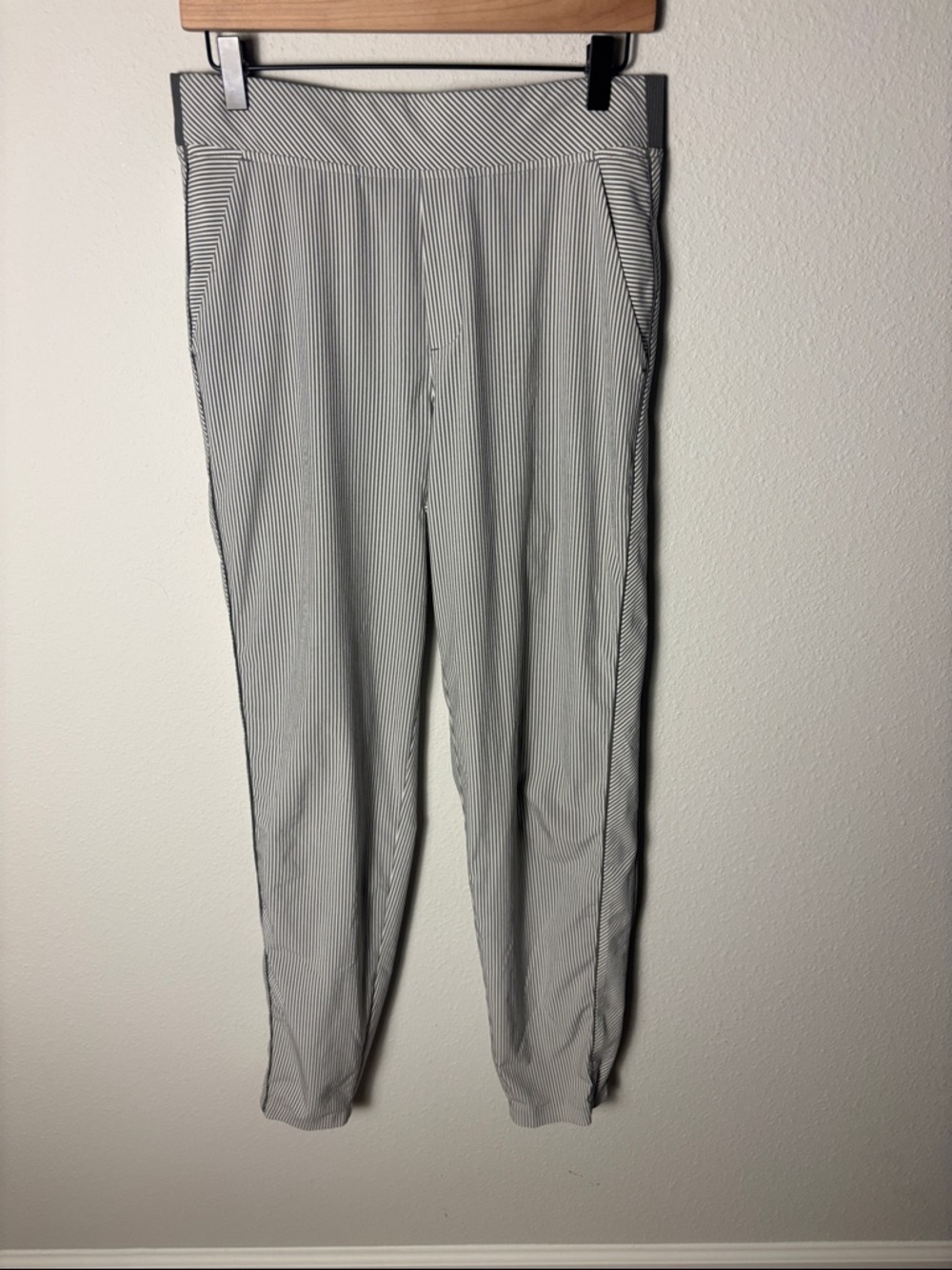 Athleta Brooklyn Textured Ankle Pant 8 TALL City Stripe Gray and White S/988050